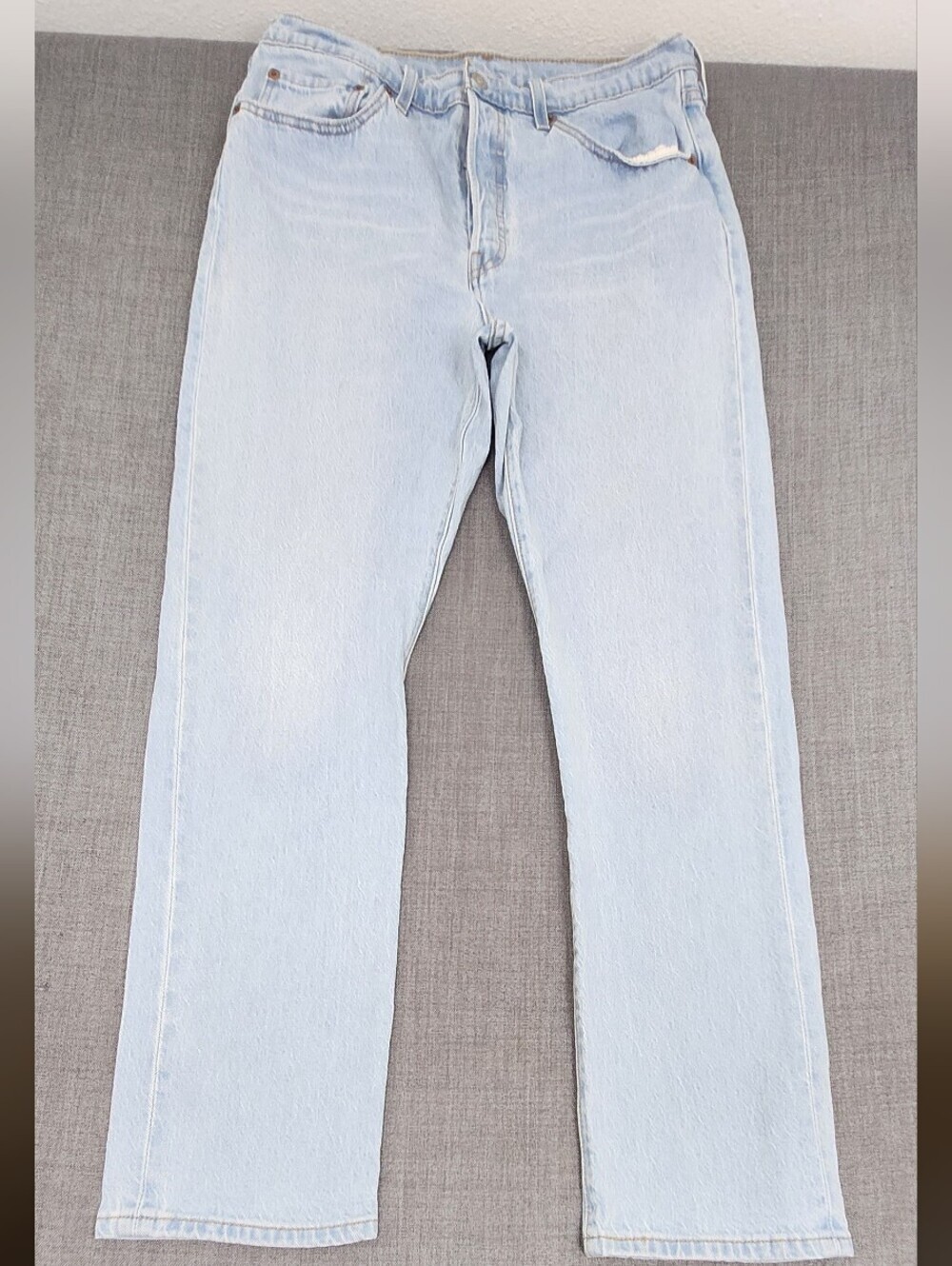 Levis 501 Straight Leg Light Wash Button Fly Denim Jeans 32